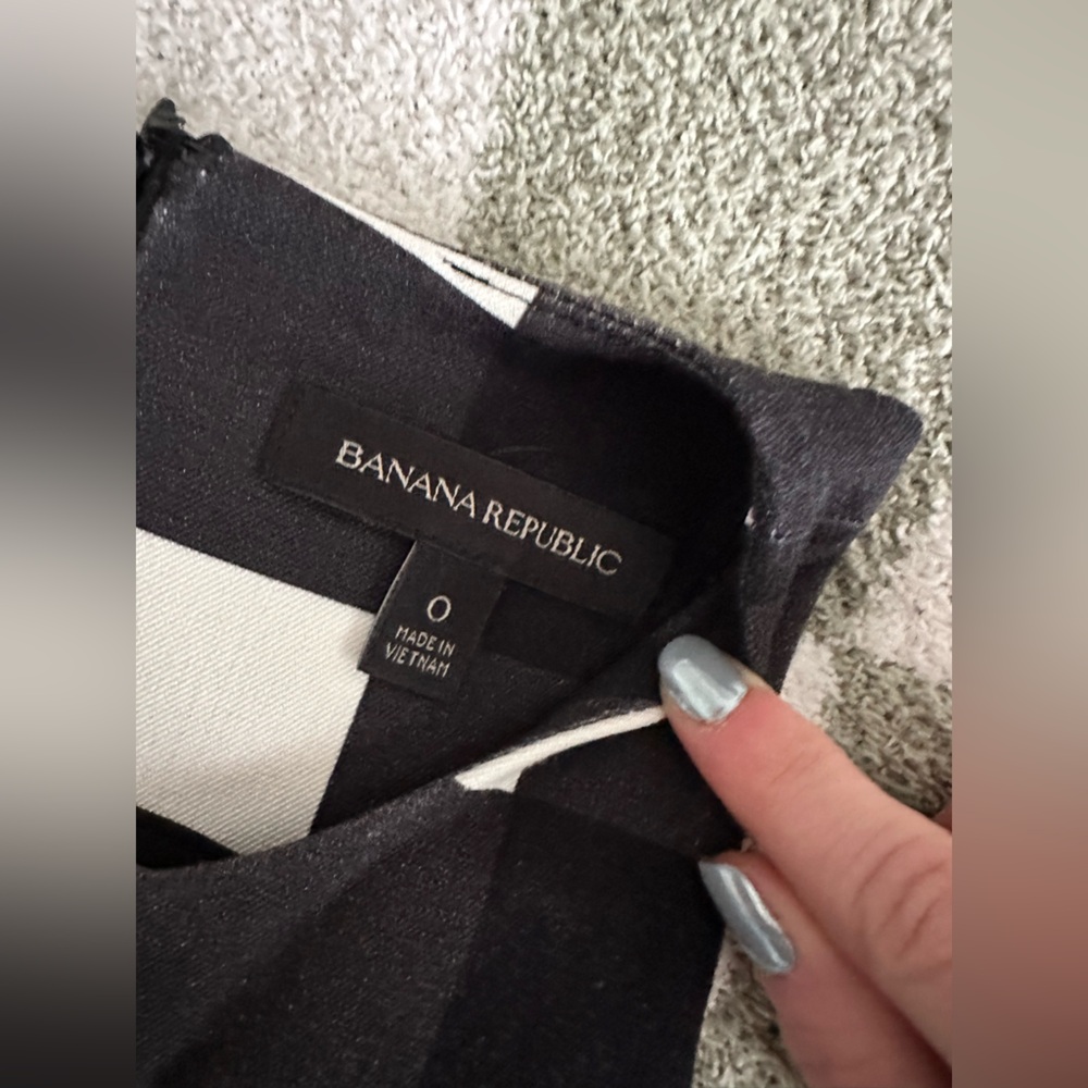 Banana Republic black & white fitted dress